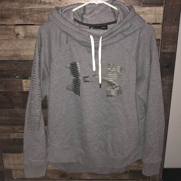 Under Armour Tops - Under Armour sweatshirt